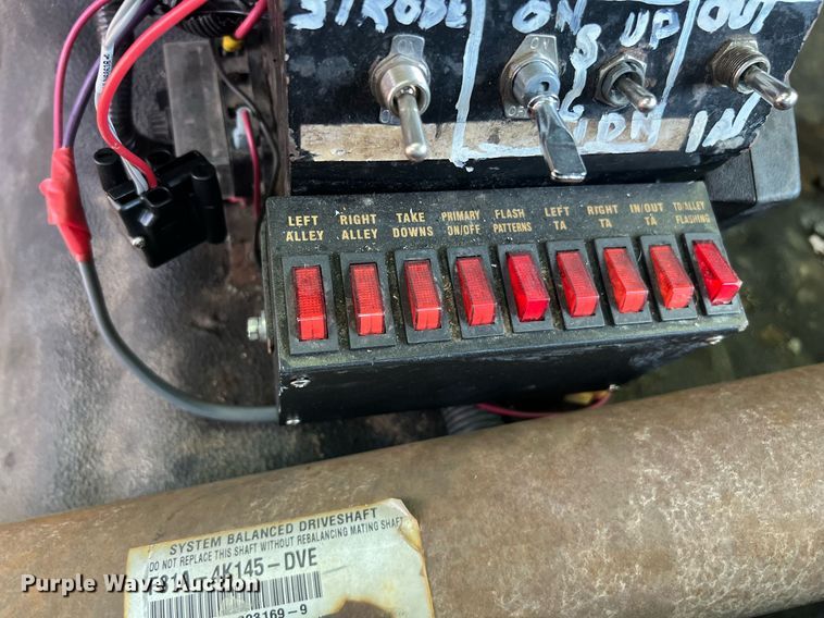 image for item EG8371 2002 Ford F450 Super Duty flatbed truck