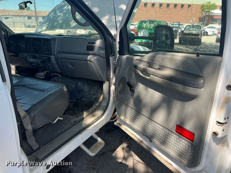 image for item EG8371 2002 Ford F450 Super Duty flatbed truck