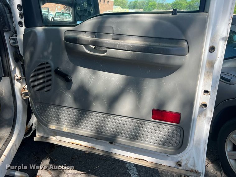 image for item EG8371 2002 Ford F450 Super Duty flatbed truck