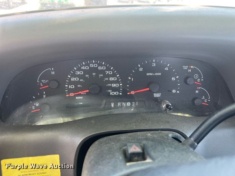 image for item EG8371 2002 Ford F450 Super Duty flatbed truck