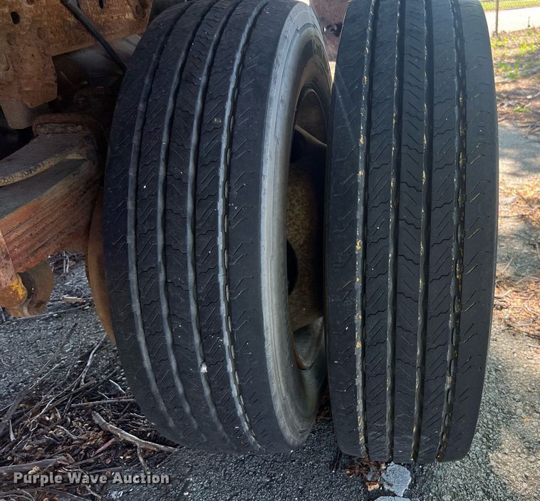 image for item EG8371 2002 Ford F450 Super Duty flatbed truck