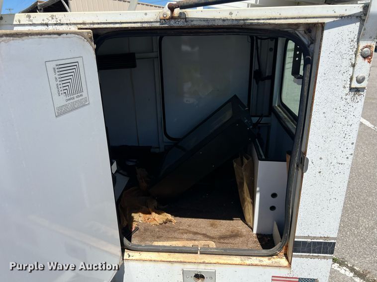 image for item EG8374 1996 Kustom Signals radar trailer