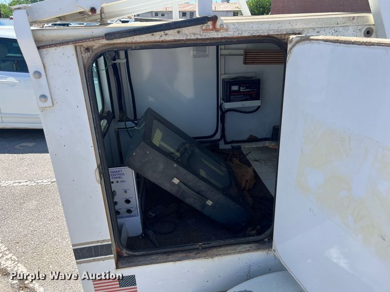 image for item EG8374 1996 Kustom Signals radar trailer