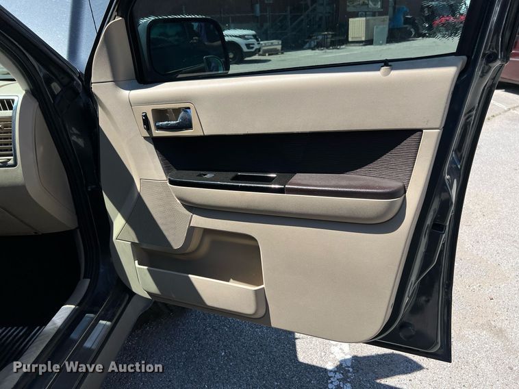 image for item EG8379 2009 Mazda Tribute SUV