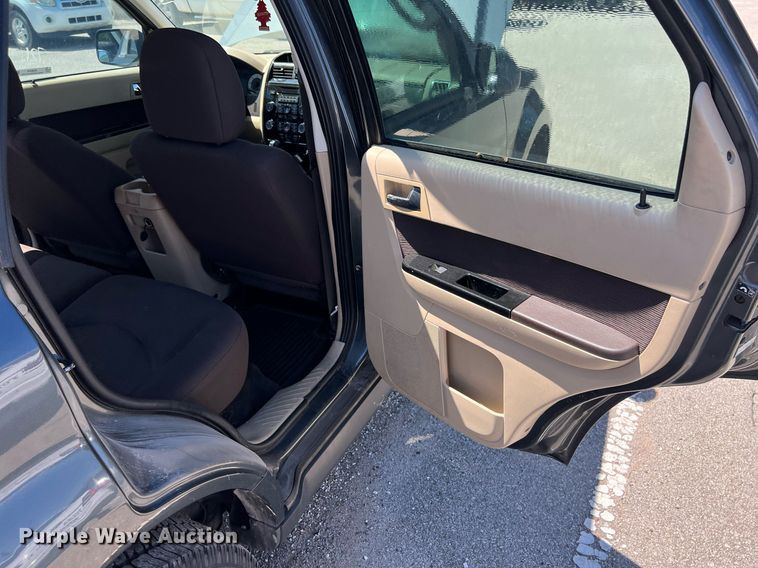 image for item EG8379 2009 Mazda Tribute SUV