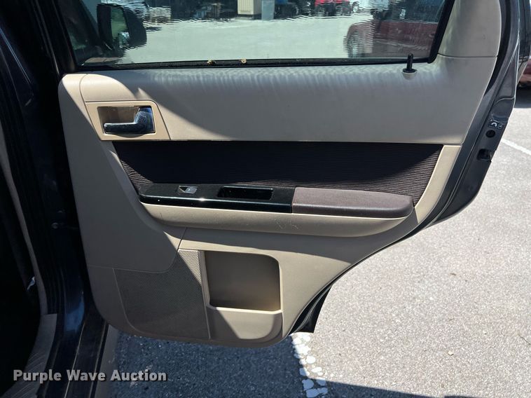 image for item EG8379 2009 Mazda Tribute SUV