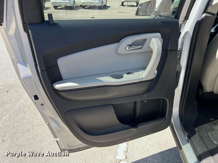 image for item EG8380 2011 Chevrolet Traverse SUV