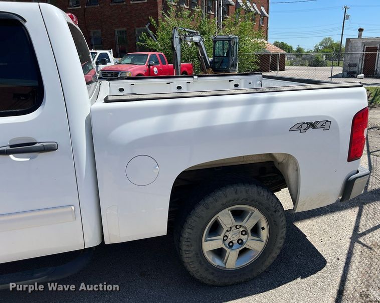 image for item EG8382 2009 Chevrolet Silverado Hybrid HY2 Crew Cab pickup truck