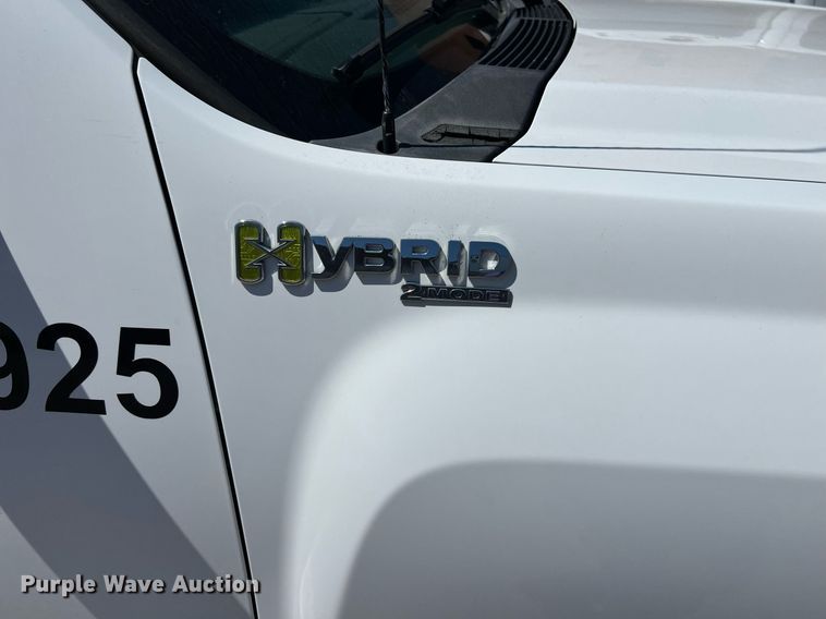 image for item EG8382 2009 Chevrolet Silverado Hybrid HY2 Crew Cab pickup truck