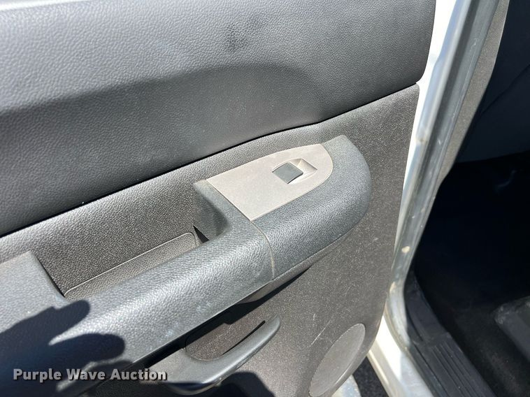 image for item EG8382 2009 Chevrolet Silverado Hybrid HY2 Crew Cab pickup truck