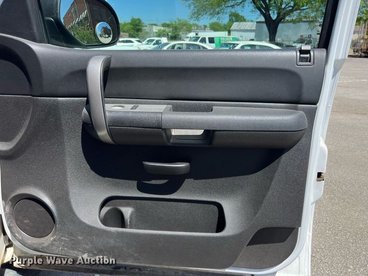 image for item EG8382 2009 Chevrolet Silverado Hybrid HY2 Crew Cab pickup truck