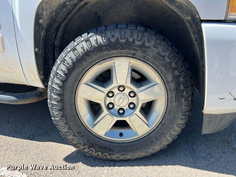 image for item EG8382 2009 Chevrolet Silverado Hybrid HY2 Crew Cab pickup truck