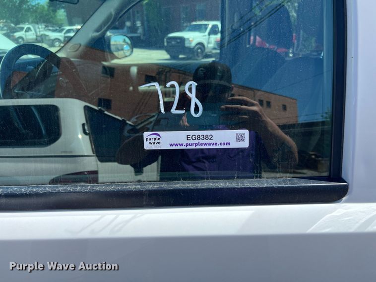 image for item EG8382 2009 Chevrolet Silverado Hybrid HY2 Crew Cab pickup truck