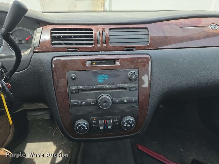 image for item EH8905 2010 Chevrolet Impala LT 