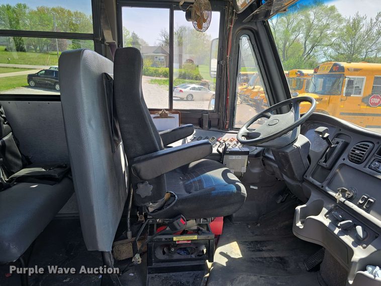 image for item EH8906 2010 Thomas Built  SAF-T-LINER C2 school bus