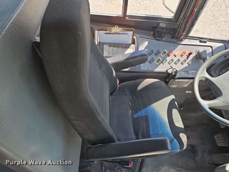 image for item EH8906 2010 Thomas Built  SAF-T-LINER C2 school bus