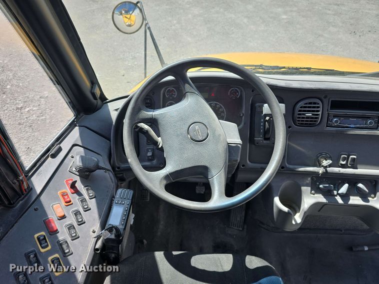 image for item EH8906 2010 Thomas Built  SAF-T-LINER C2 school bus