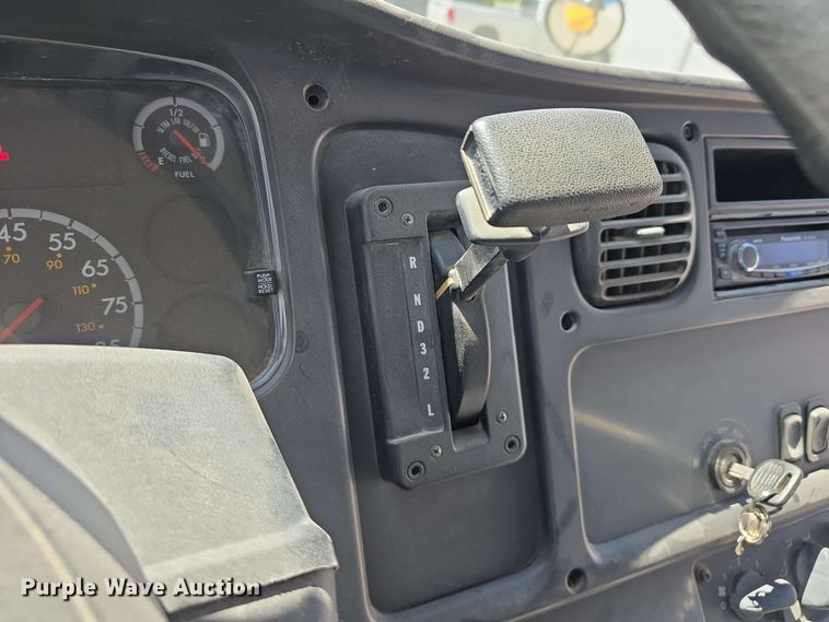 image for item EH8906 2010 Thomas Built  SAF-T-LINER C2 school bus