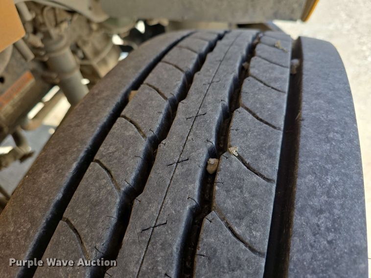 image for item EH8906 2010 Thomas Built  SAF-T-LINER C2 school bus