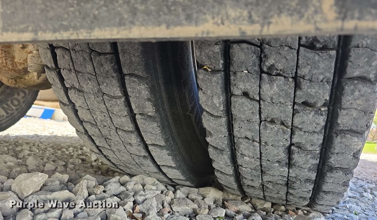 image for item EH8906 2010 Thomas Built  SAF-T-LINER C2 school bus