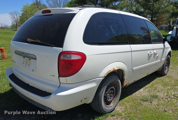 image for item EH8909 2005 Chrysler Town & Country LX van