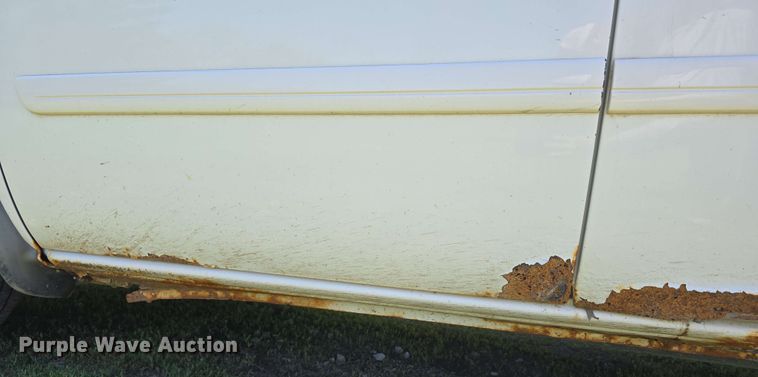 image for item EH8909 2005 Chrysler Town & Country LX van