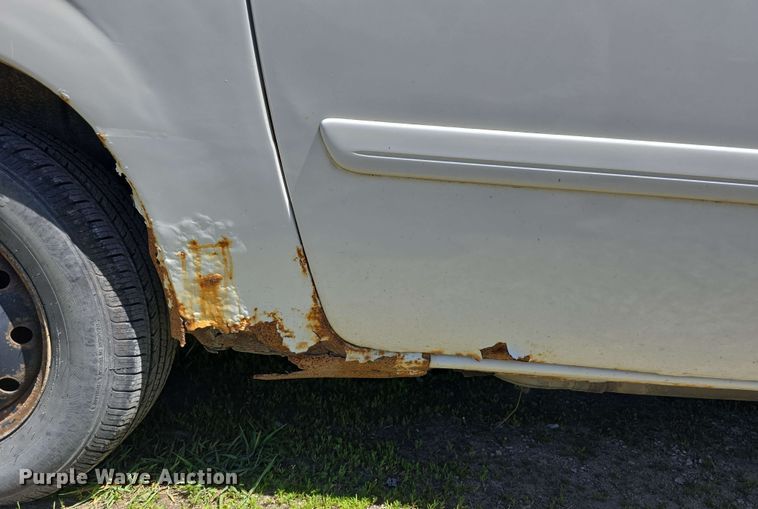 image for item EH8909 2005 Chrysler Town & Country LX van