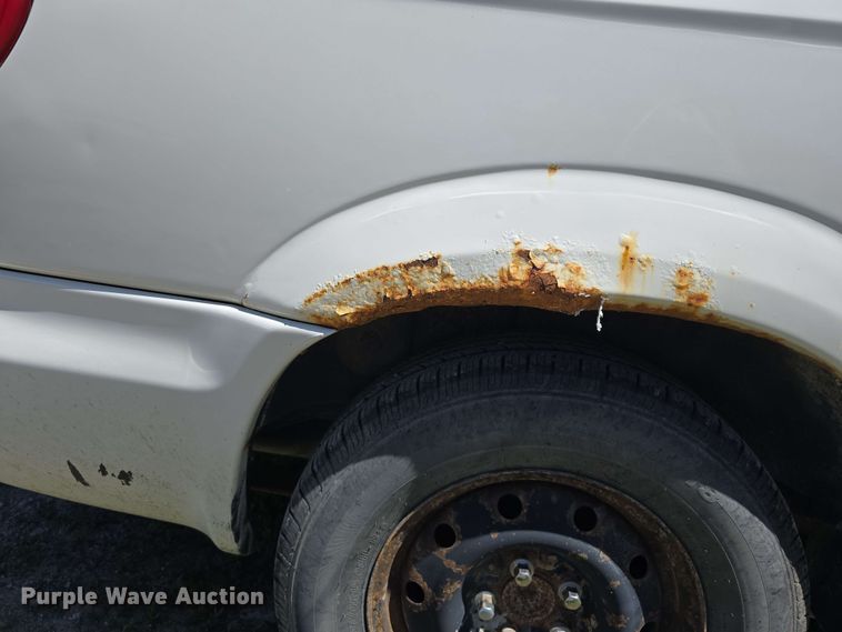 image for item EH8909 2005 Chrysler Town & Country LX van