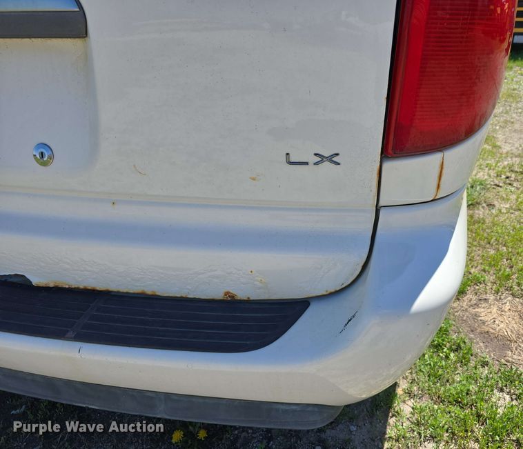 image for item EH8909 2005 Chrysler Town & Country LX van