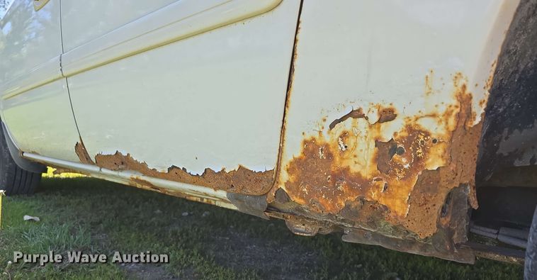 image for item EH8909 2005 Chrysler Town & Country LX van