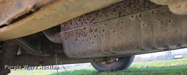 image for item EH8909 2005 Chrysler Town & Country LX van