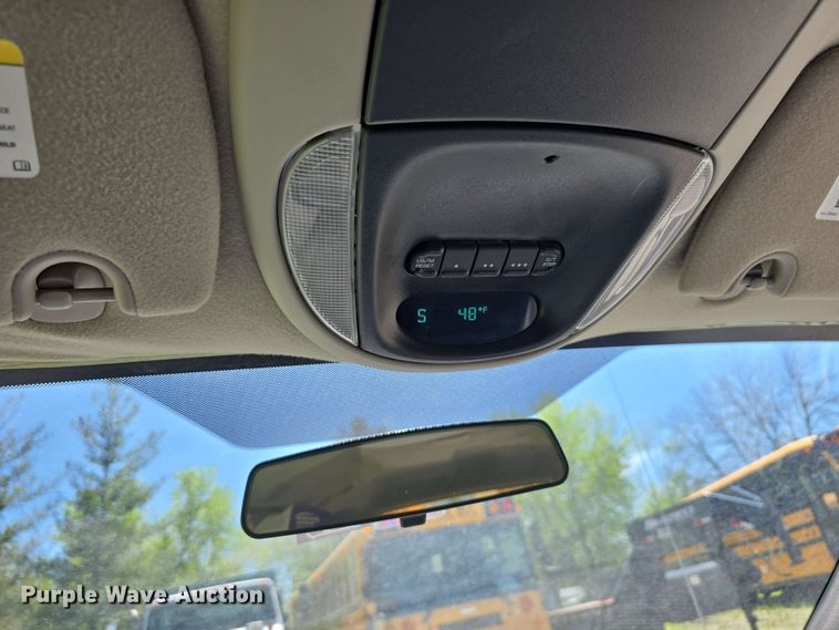 image for item EH8909 2005 Chrysler Town & Country LX van