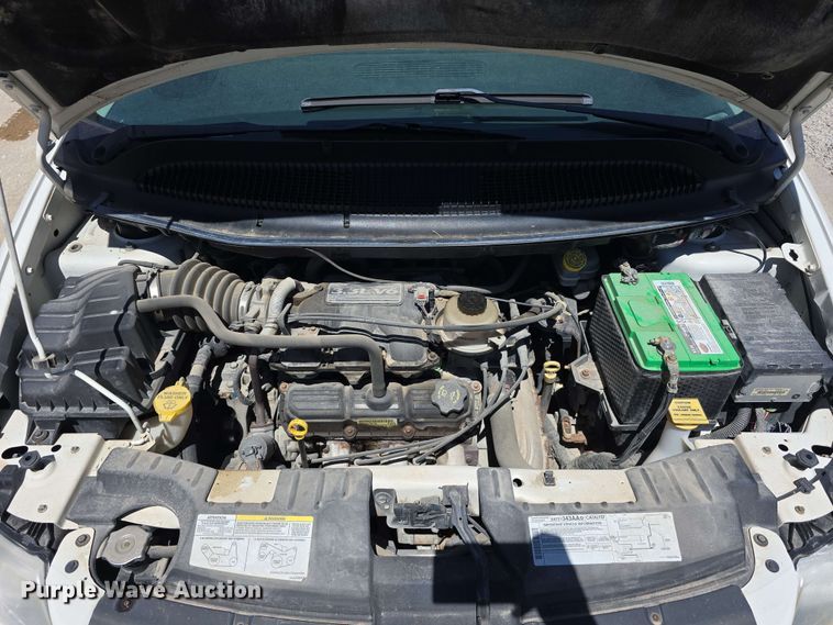 image for item EH8909 2005 Chrysler Town & Country LX van