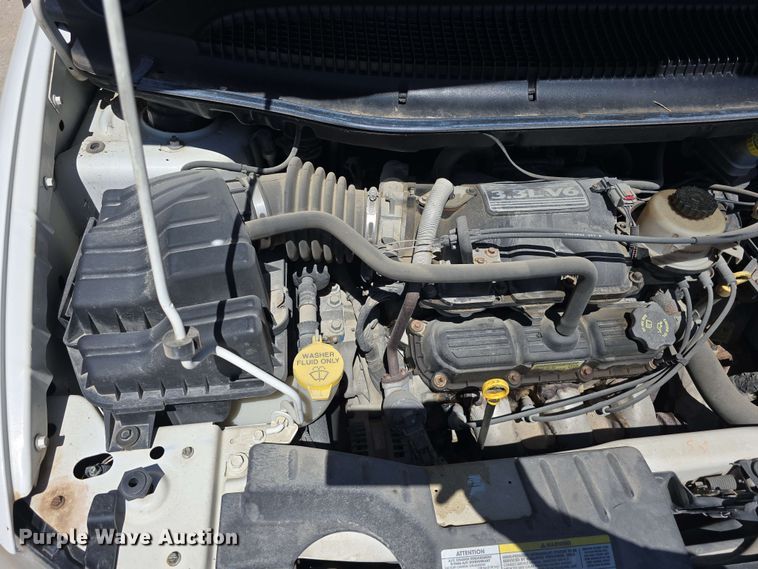 image for item EH8909 2005 Chrysler Town & Country LX van