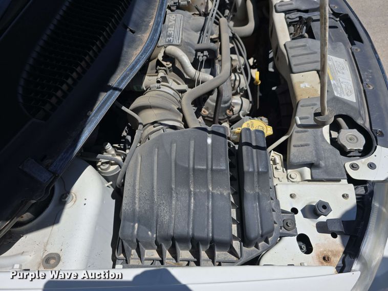 image for item EH8909 2005 Chrysler Town & Country LX van