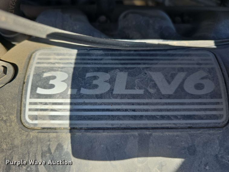 image for item EH8909 2005 Chrysler Town & Country LX van