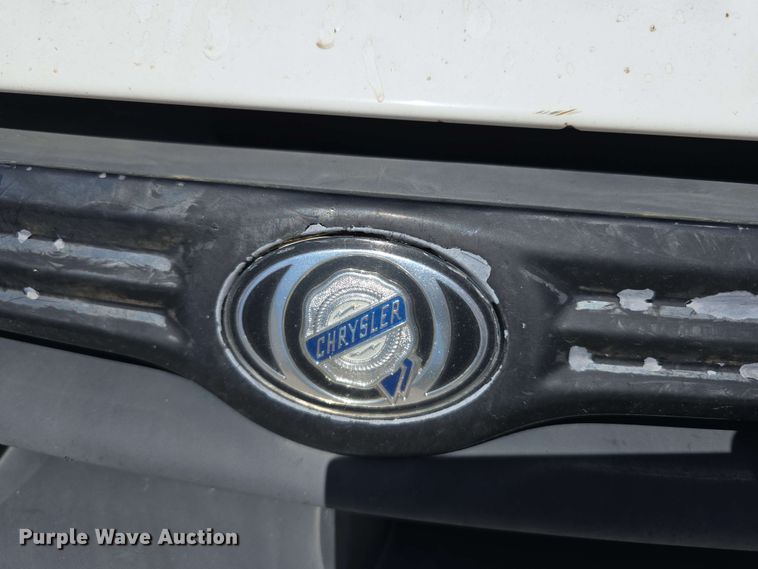 image for item EH8909 2005 Chrysler Town & Country LX van