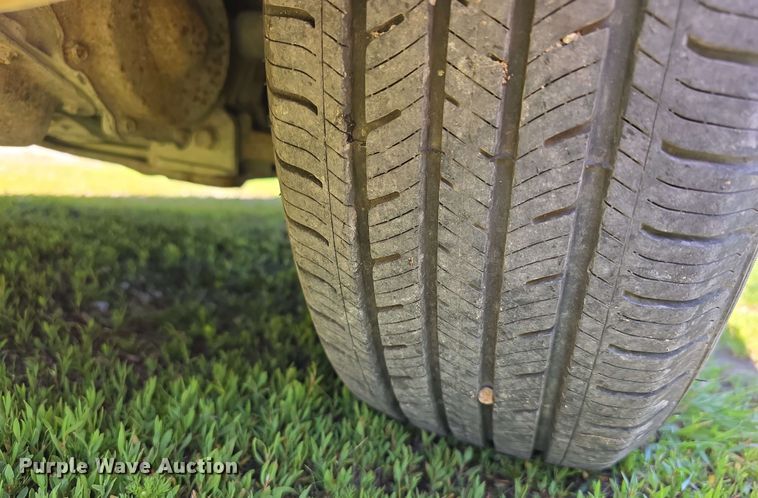 image for item EH8909 2005 Chrysler Town & Country LX van