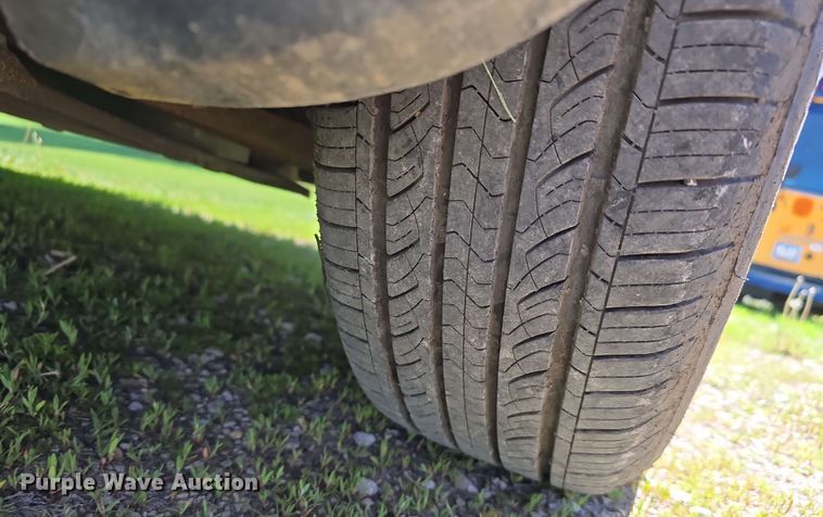 image for item EH8909 2005 Chrysler Town & Country LX van