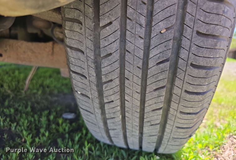 image for item EH8909 2005 Chrysler Town & Country LX van