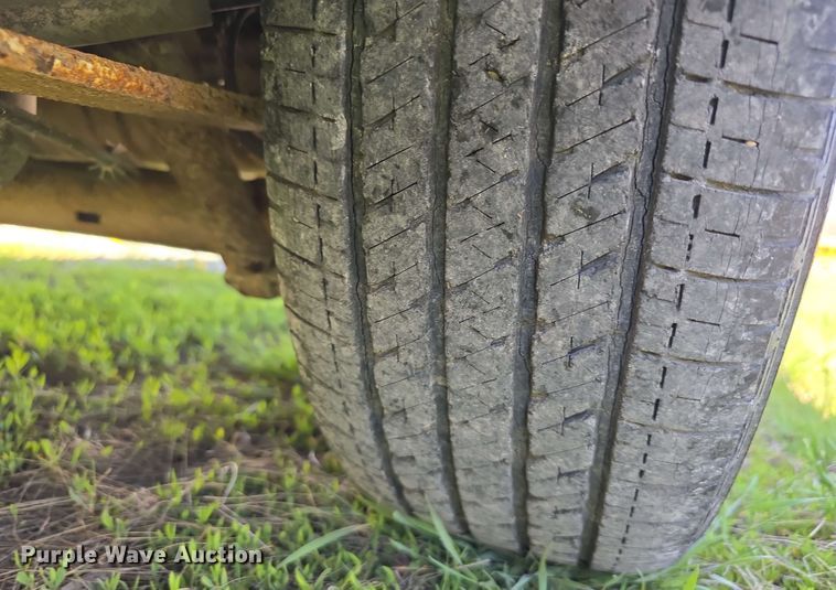 image for item EH8909 2005 Chrysler Town & Country LX van