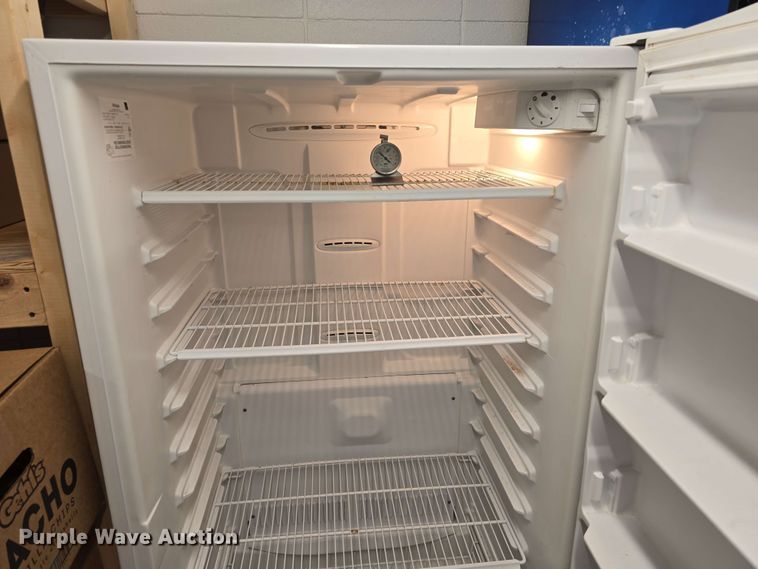 image for item EH8915 2011 Whirlpool EV200NZTQ freezer