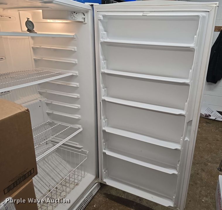 image for item EH8915 2011 Whirlpool EV200NZTQ freezer