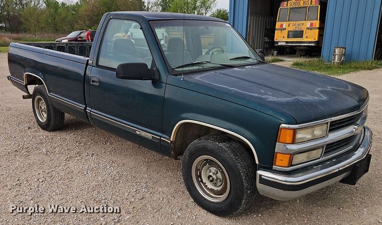 image for item EI8990 1995 Chevrolet C1500 pickup truck
