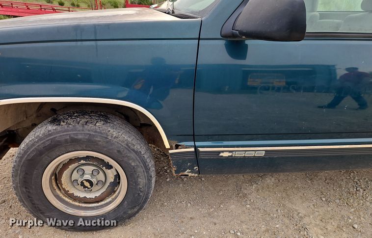 image for item EI8990 1995 Chevrolet C1500 pickup truck