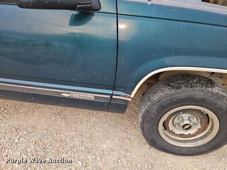 image for item EI8990 1995 Chevrolet C1500 pickup truck