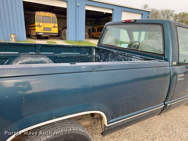 image for item EI8990 1995 Chevrolet C1500 pickup truck