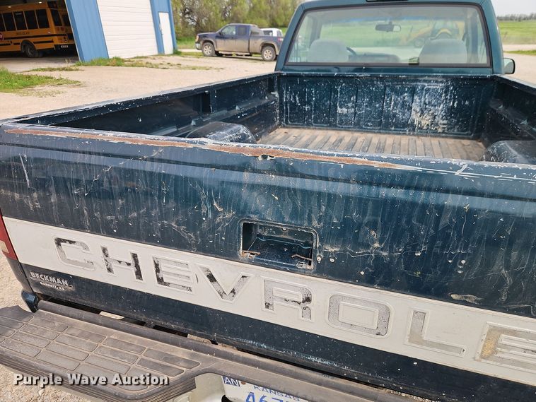 image for item EI8990 1995 Chevrolet C1500 pickup truck