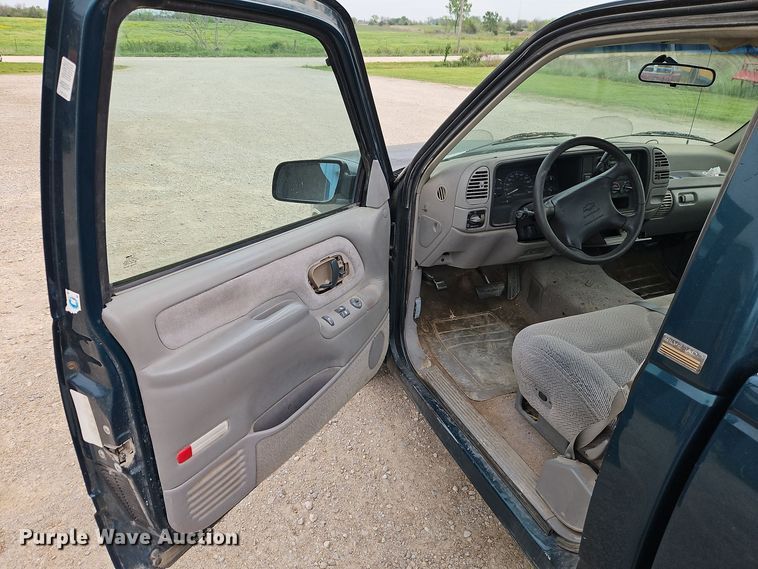 image for item EI8990 1995 Chevrolet C1500 pickup truck