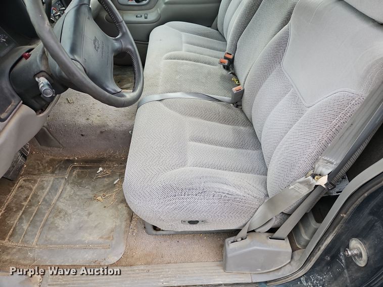 image for item EI8990 1995 Chevrolet C1500 pickup truck